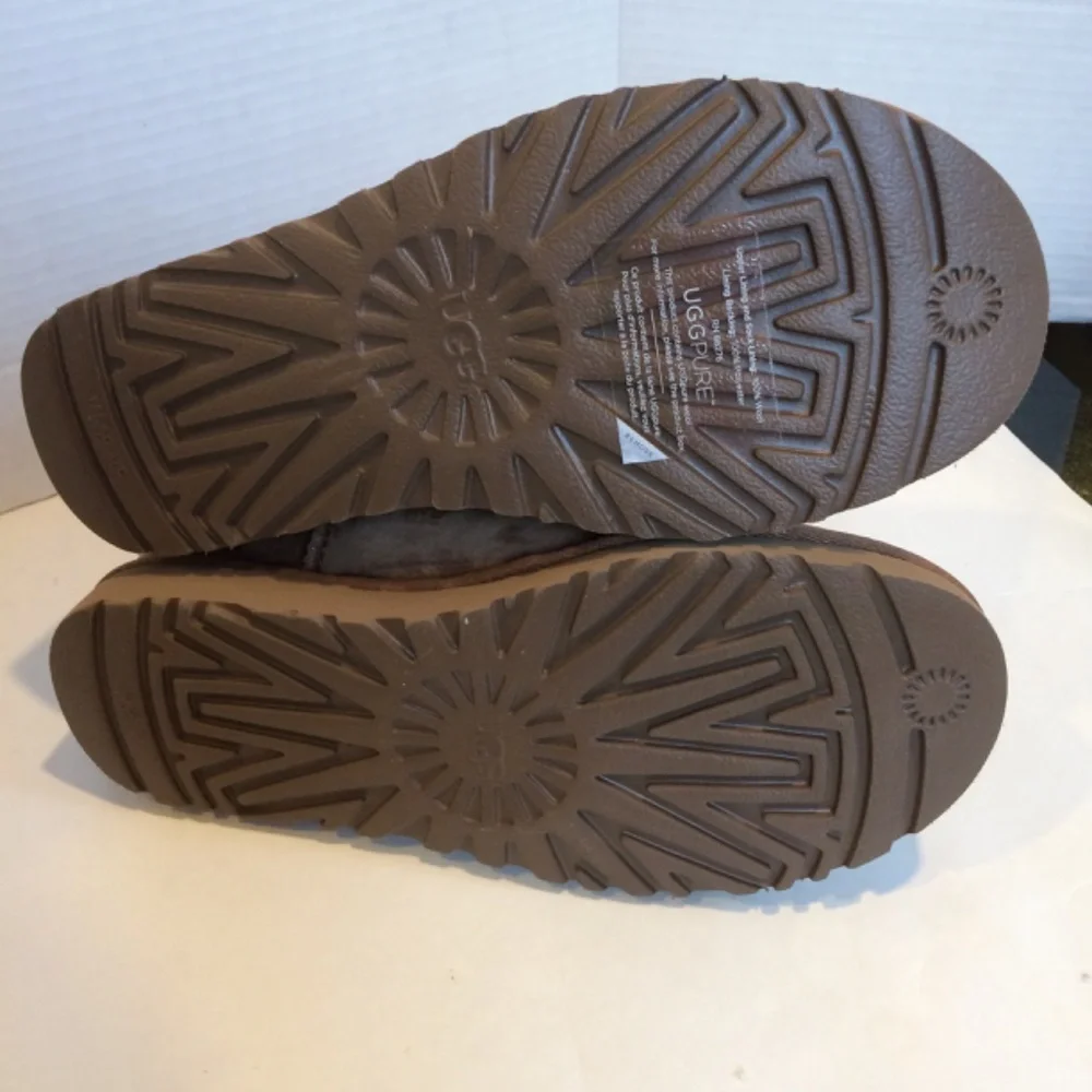 UGG authentic nib